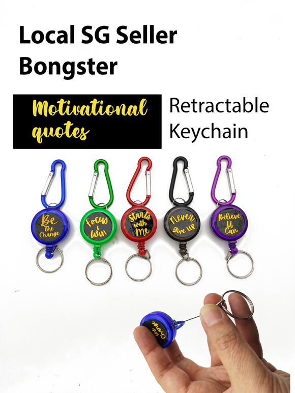 Retractable keychain with carabina hook with quotes